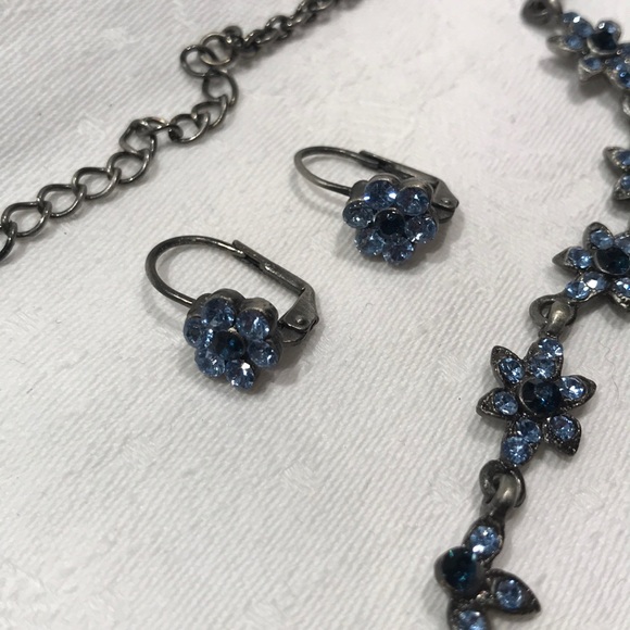 Blue necklace with matching earrings - Picture 5 of 8